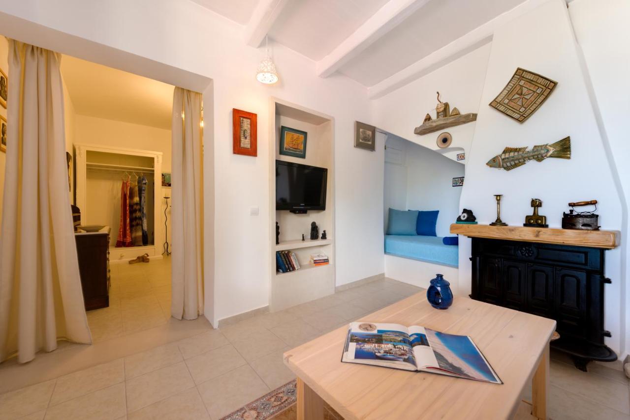 Moschatos Beach House Kamári Dış mekan fotoğraf