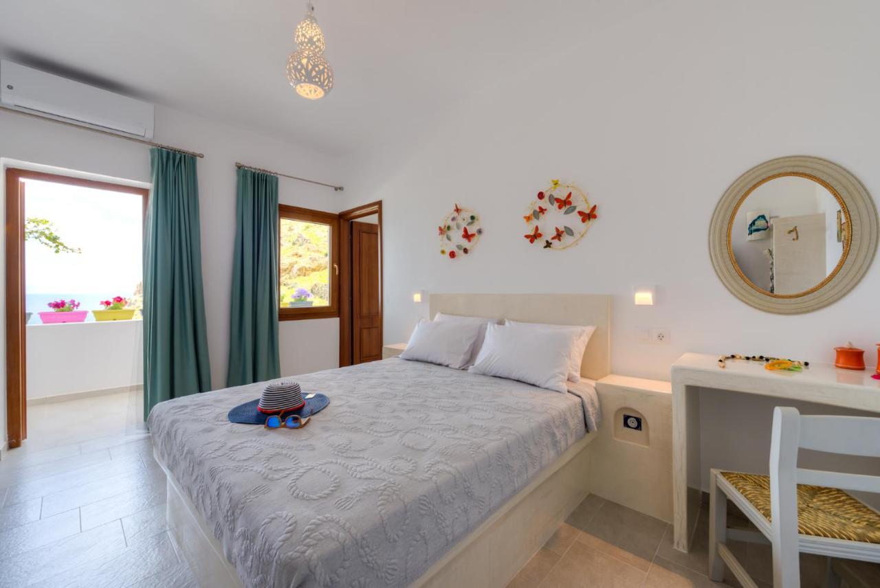 Moschatos Beach House Otel Kamári Dış mekan fotoğraf