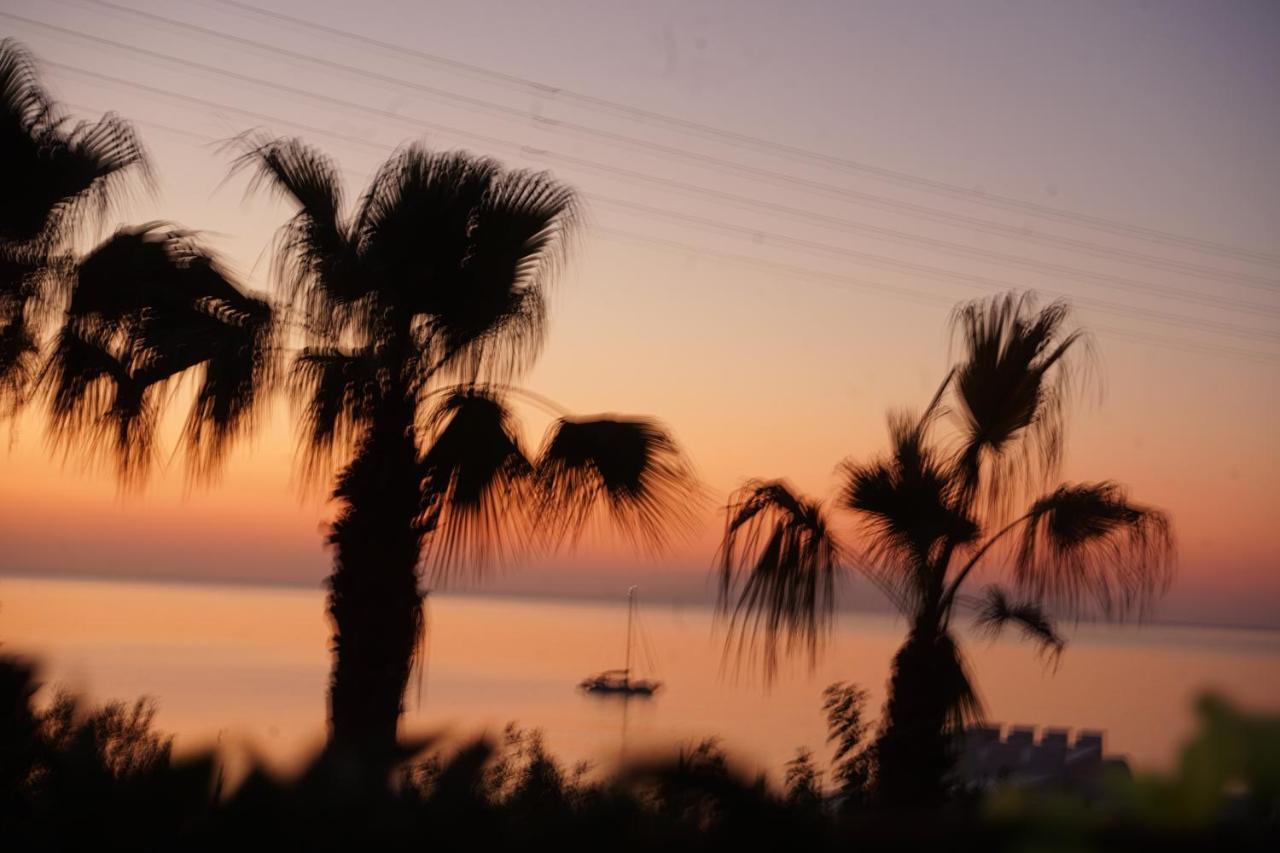 Moschatos Beach House Kamári Dış mekan fotoğraf